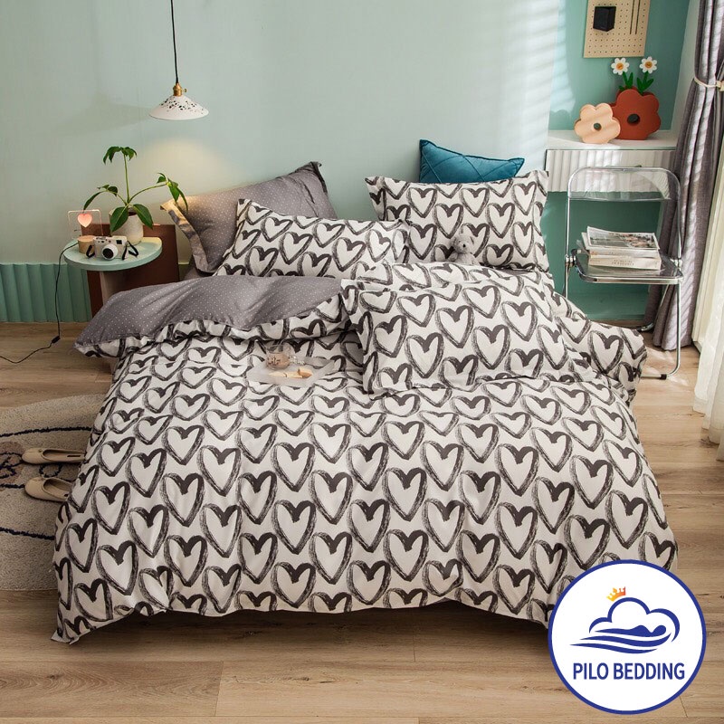 Bộ chăn ga gối Cotton Poly PILO BEDDING gồm vỏ chăn mền,drap ga giường và 2 vỏ gối nằm - PL Trái tim đen nền trắng