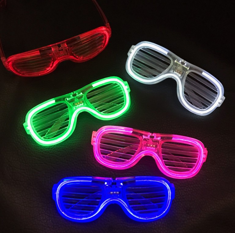 Mắt kính có đèn Led phát sáng độc đáo
