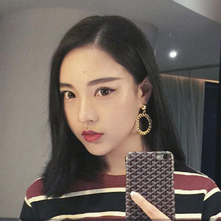 Bông tai phong cách Hàn Quốc