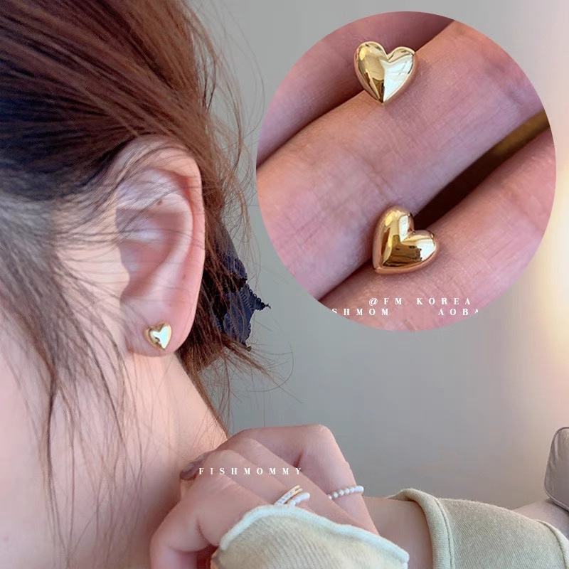 Khuyên tai hình trái tim bằng thép titan mạ vàng 18k xinh xắn dễ phối đồ
