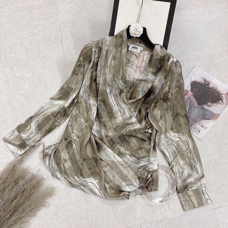 [Mã Freeship 0đ-FASHIONHOT19 giảm 10k đơn 0đ] Áo sơ mi lụa loang cổ đổ | BigBuy360 - bigbuy360.vn