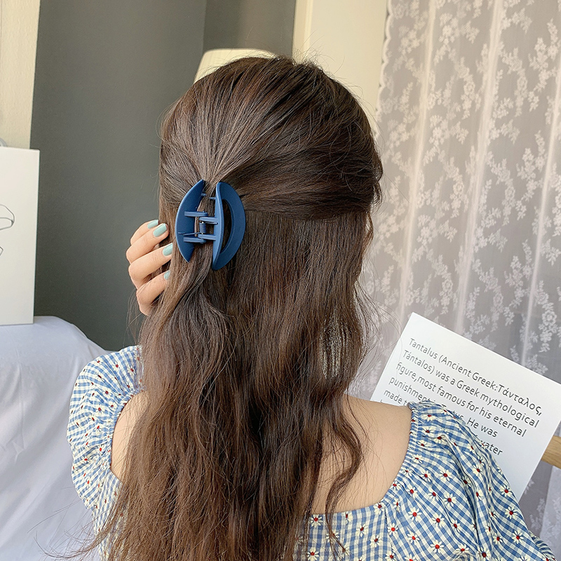 Women Version of solid Random color hollow oval Hair Clipsacrylic hairpin/Korean INS Style Big Hair Claw/Ladies Simple Casual Hair Claw