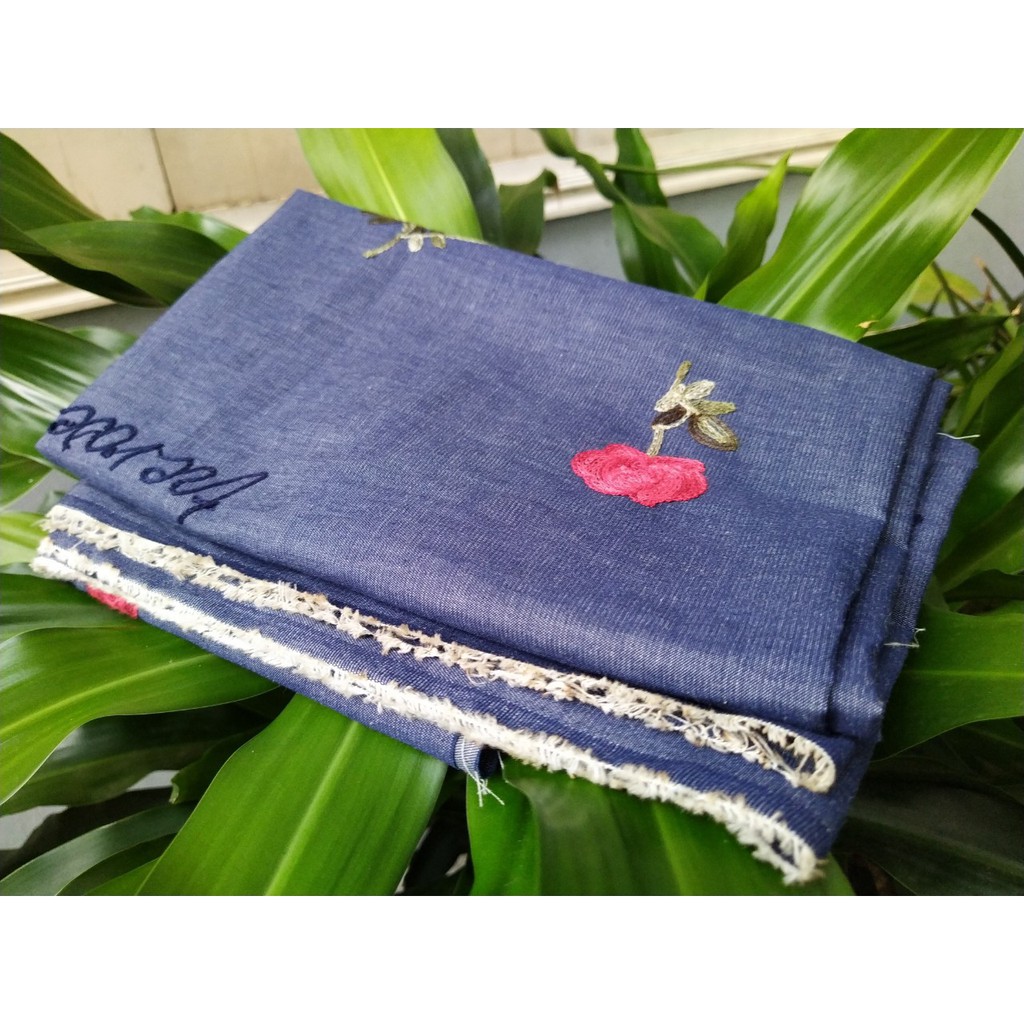 Vải bò thêu hoa