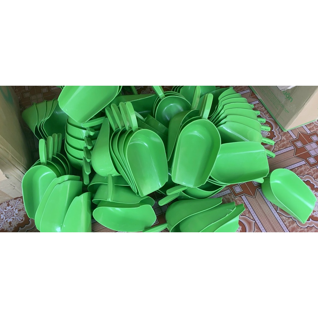 Xẻng xúc cám gáo nhựa nguyên sinh siêu dày Dương ninh XC24