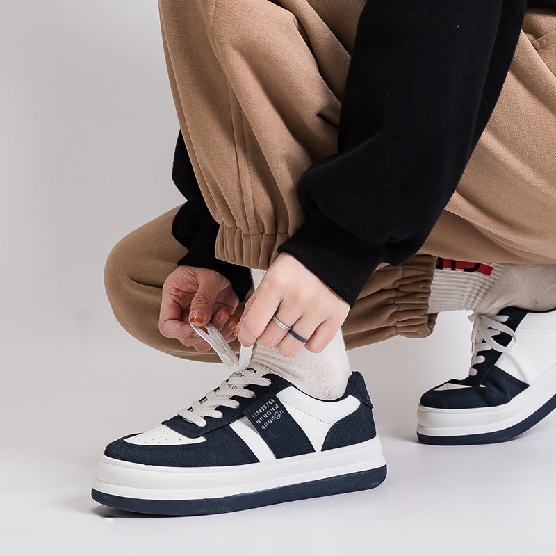 Giày thể thao sneaker đế bánh mì mũi tròn màu đen phong cách Hàn Quốc dành cho nữ