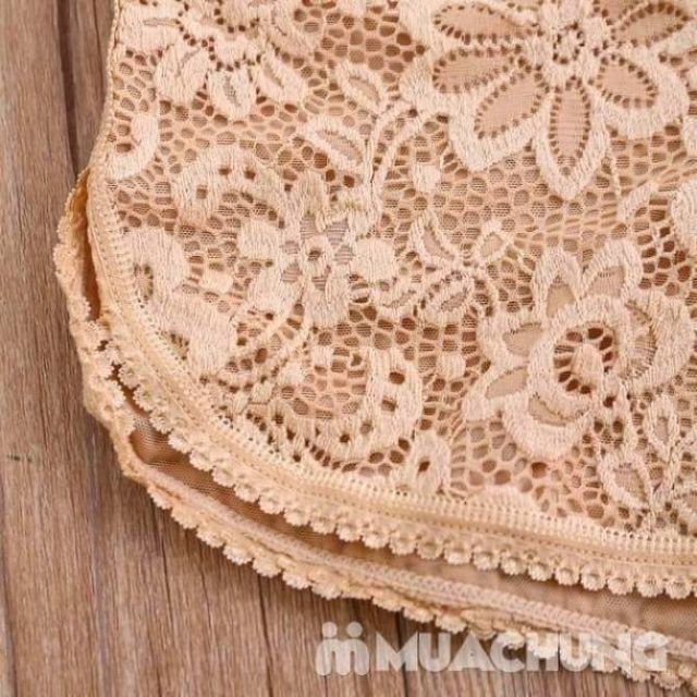 Quần mặc váy ren hoa cúc
