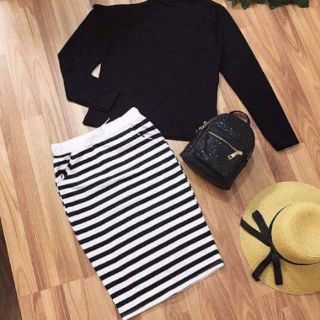 Set váy sọc kèm áo trễ vai