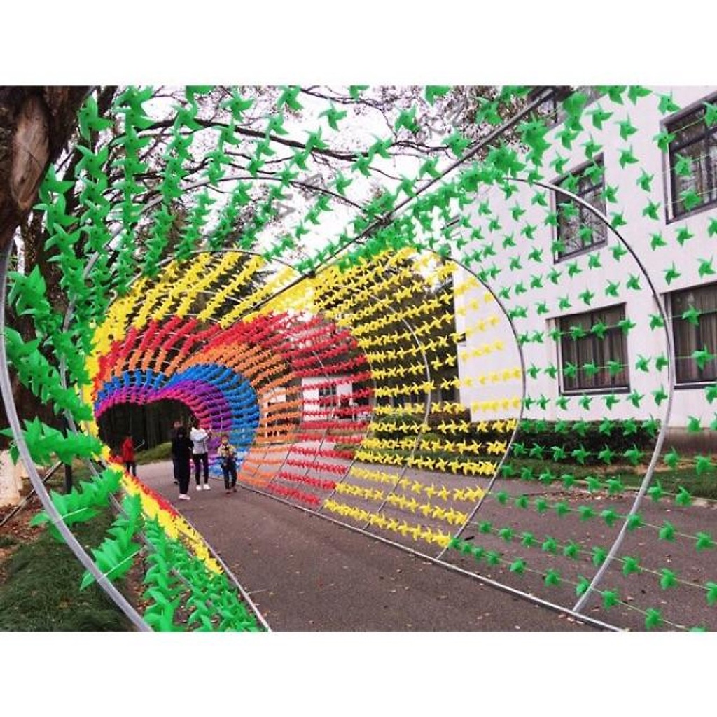 100 chóng chong nhựa giá rẻ treo dây hoặc cầm tay dùng trang trí sự kiện, lễ hội, khu du lịch, trường học  LOZI