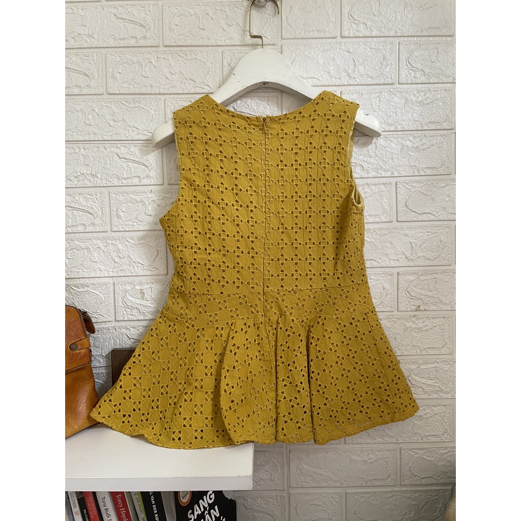 Áo peplum vàng đục lỗ