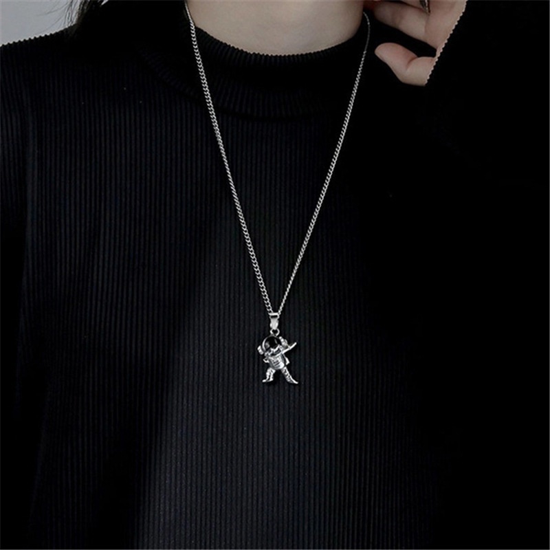 Vòng cổ Thép Titan Mặt Hình Phi Hành Gia Phong Cách Hiphop Đường Phố Cho Nam
