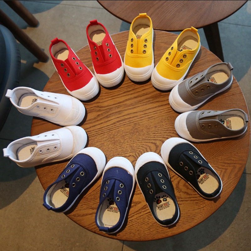 Giày Lười Màu Đen Size 21-35 Cho Bé