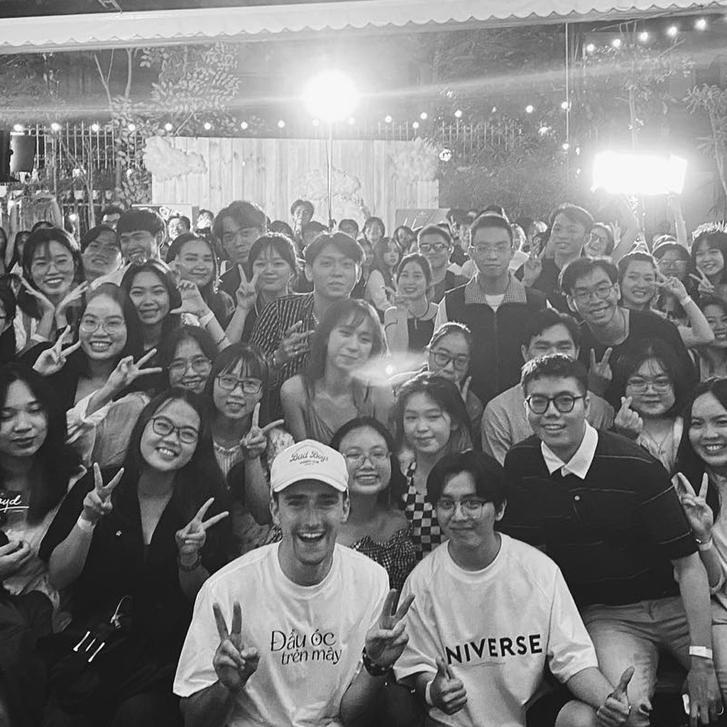 Áo thun Đầu Óc Trên Mây - TYOUS