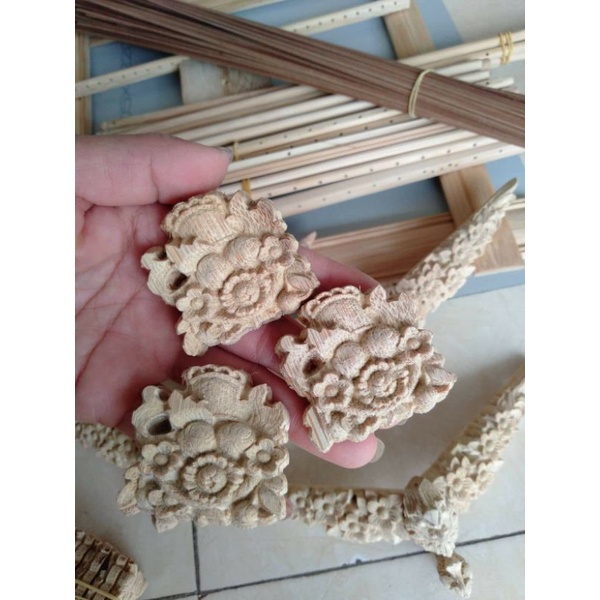 Khung tự giáp vuông đấu hoa mai, đầy đủ nậm tre, móc đồng y hình đã khoam sẵn về tự giáp