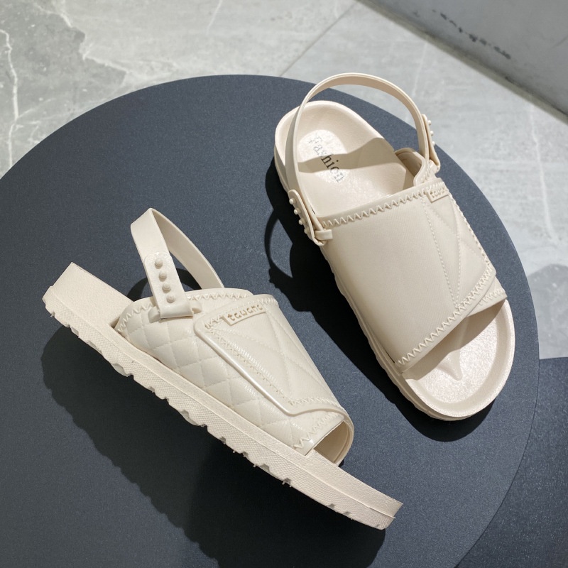Sandal nữ đế bánh mì nhẹ êm mềm dễ đi rẻ bền đẹp phong cách cá tính đi mưa thoải mái Thegioigiay V315