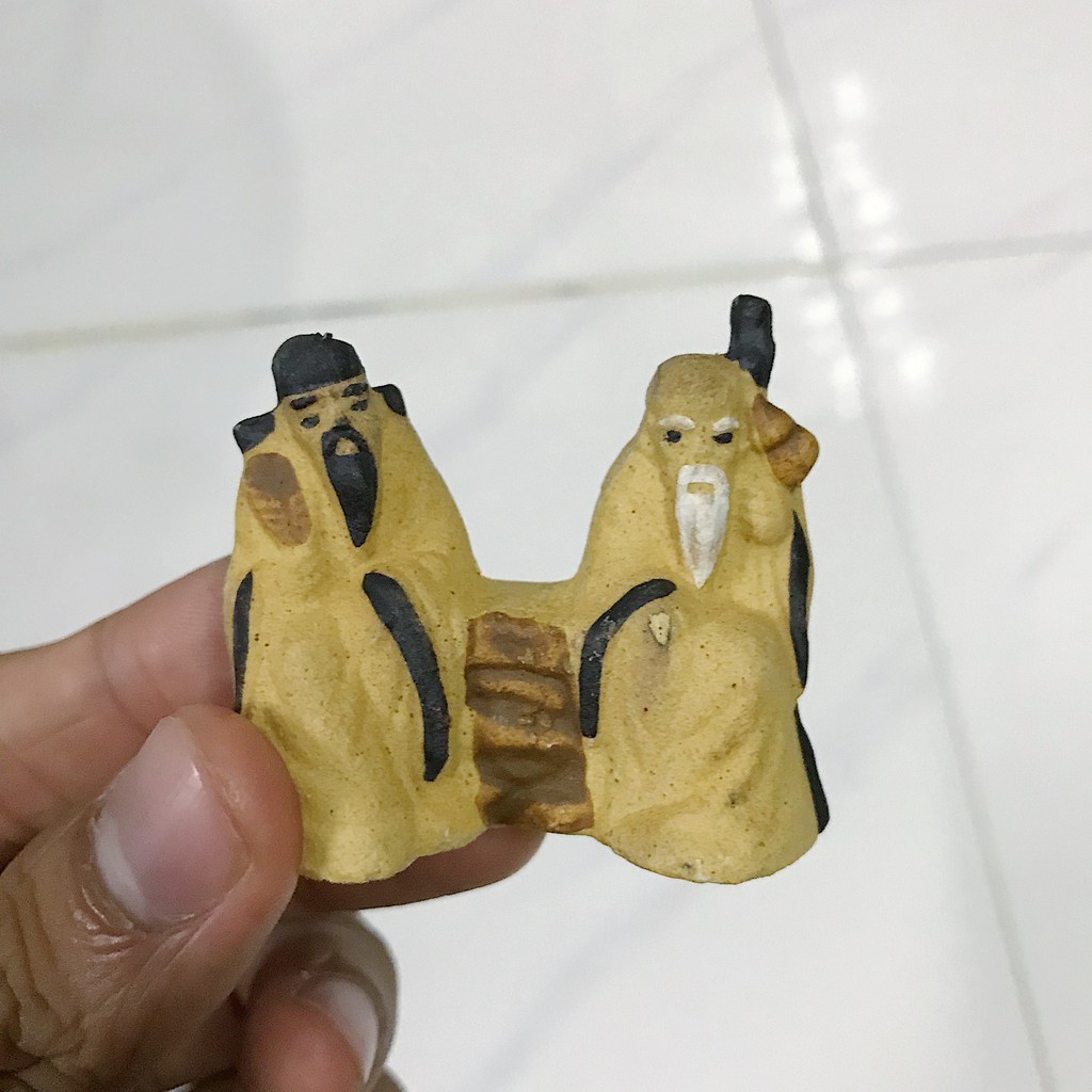 HAI ÔNG ĐÁNH CỜ TRANG TRÍ HỒ CÁ NON BỘ DÀI 5CM CAO 5CM