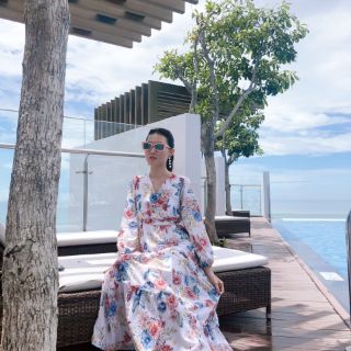 Đầm maxi hoa đi biển
