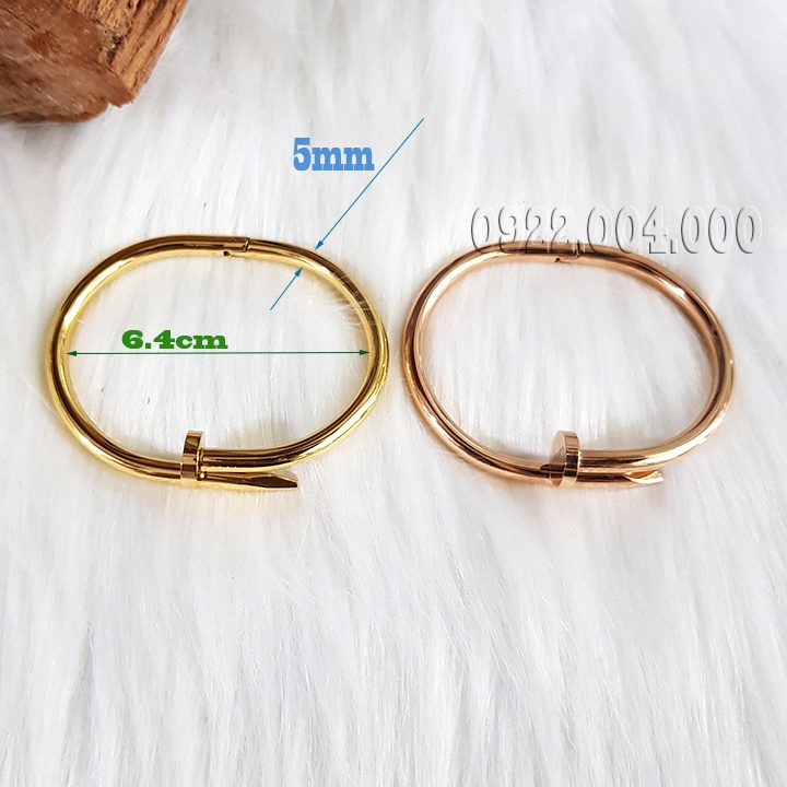 Vòng đinh uốn bảng dày cho tay nam.