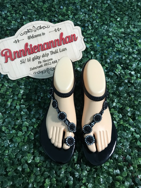 Sandan xỏ ngón đính hoa