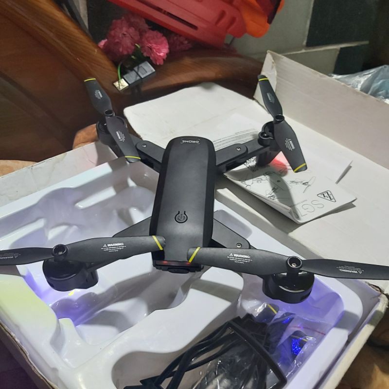 Flycam SG700 drone tích hợp 2 camera