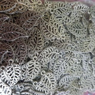Charm treo chiếc lá bạc xi