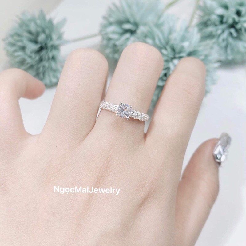 Nhẫn viền đá xoắn đá chủ 6ly sang xịn Ngọc Mai Jewelry