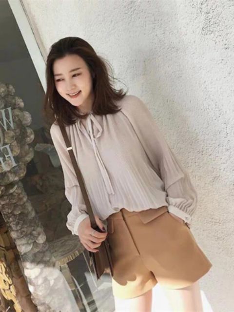 Áo sơ mi voan xếp ly