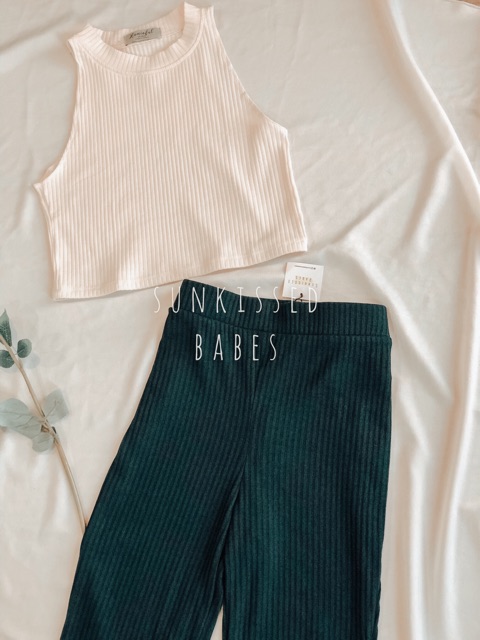 Quần ống loe + áo croptop