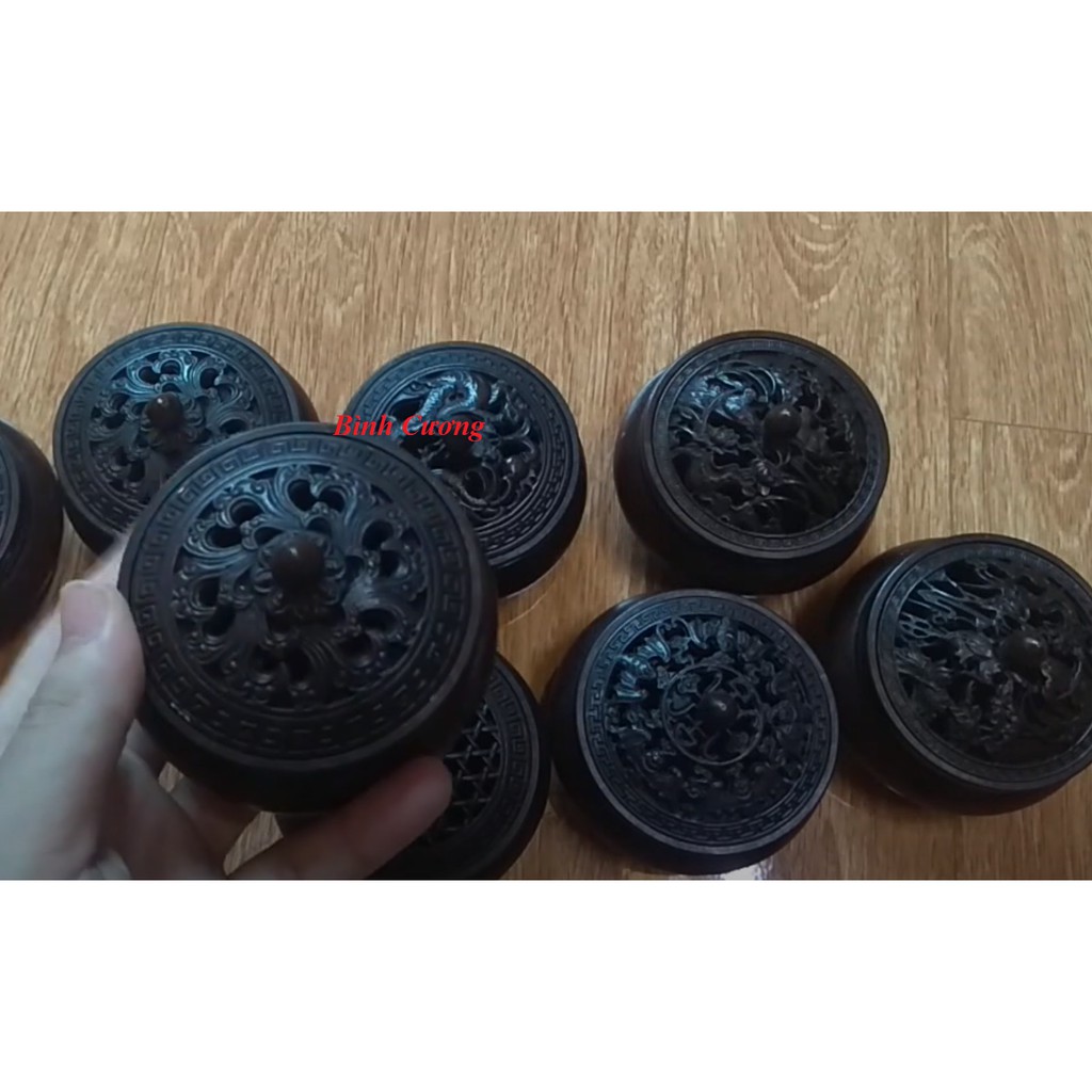 Lư xông trầm bằng đồng diện mạo cổ kính