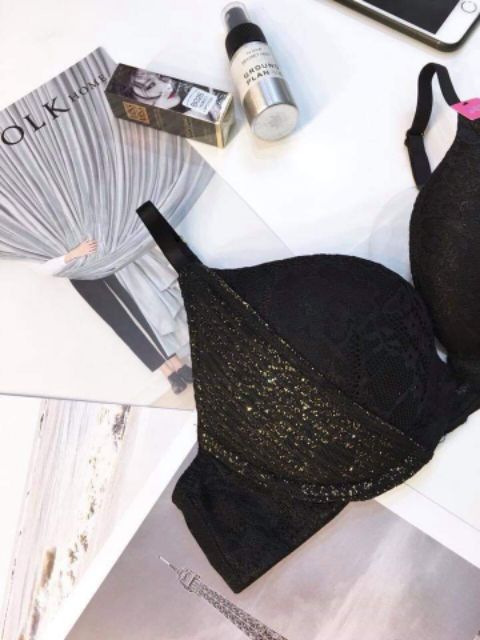 Vicky ánh nhũ siêu đẩy