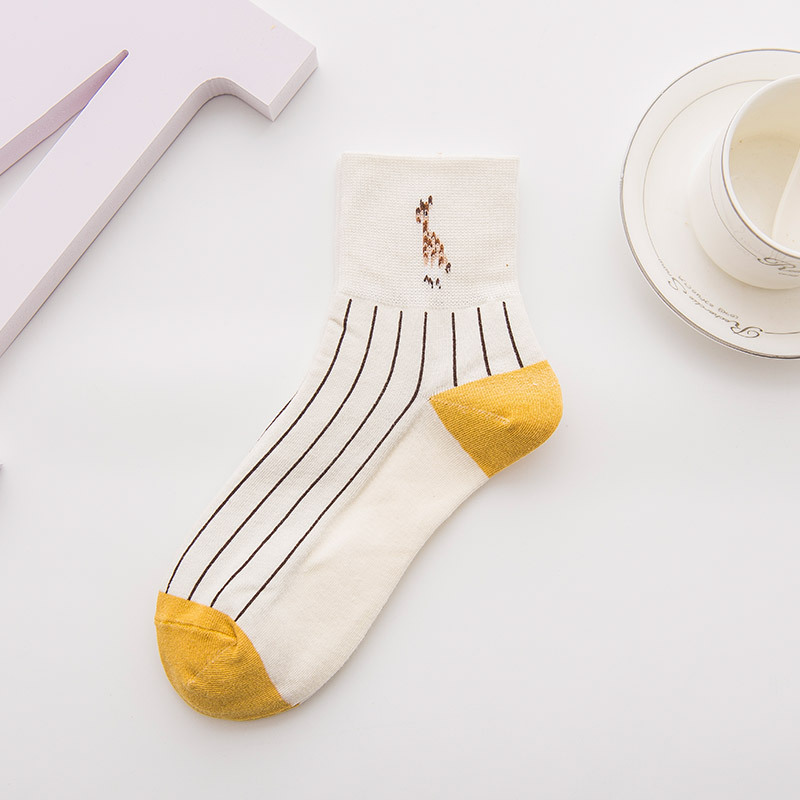 Vớ cổ cao họa tiết trẻ trung dành cho nữ