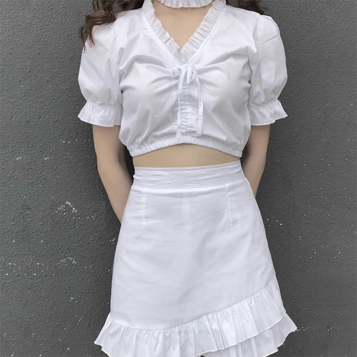 Set chân váy bèo mix croptop rút trắng thời trang Hương Su