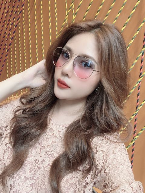 Kính Sinsay xước nhẹ giảm còn 100k ,hàng chuẩn auth, có mail mua hàng chính hãng