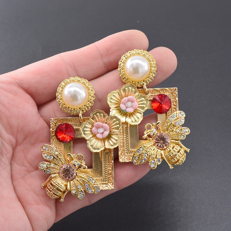 Khuyên Tai Hình Vỏ Sò Đính Hạt Ngọc Trai Phong Cách Cổ Điển Dành Cho Nữ