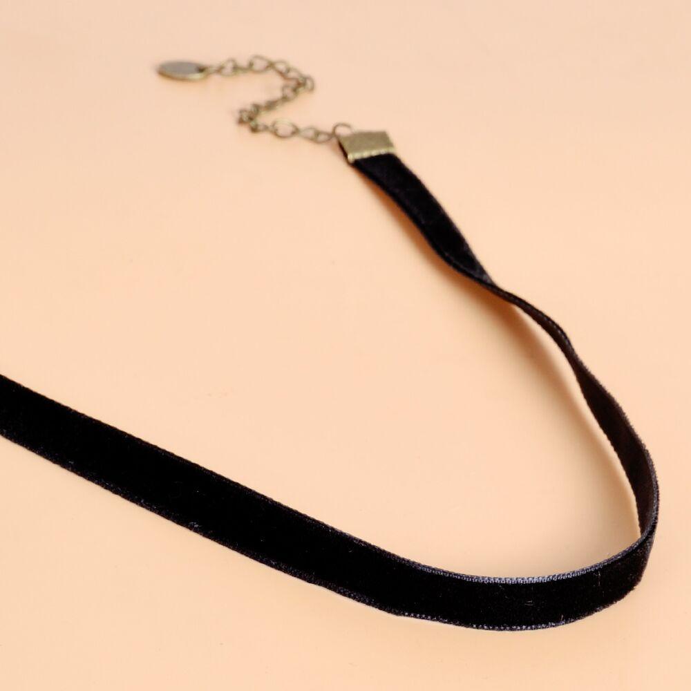 Choker Nhung Đen Phong Cách Gothic Cá Tính