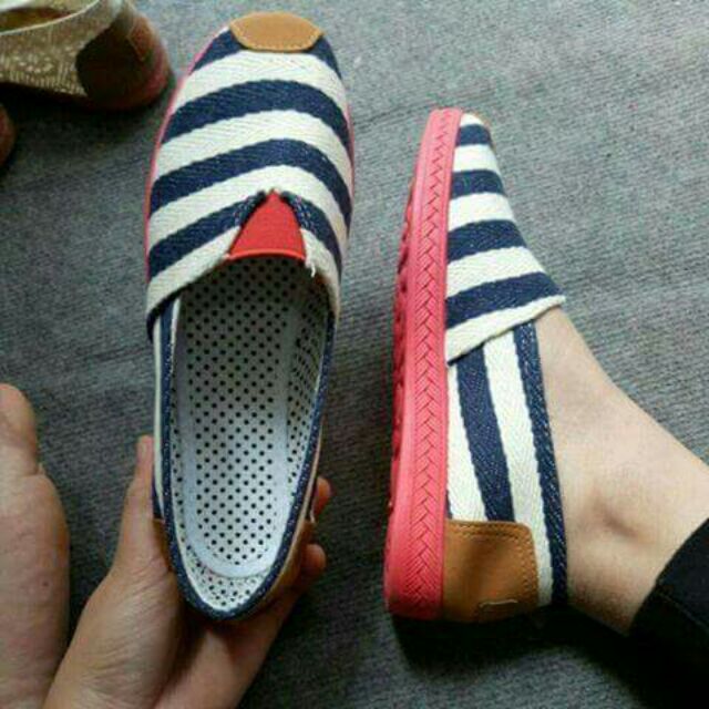 GIÀY SLIP ON KẺ SỌC | BigBuy360 - bigbuy360.vn