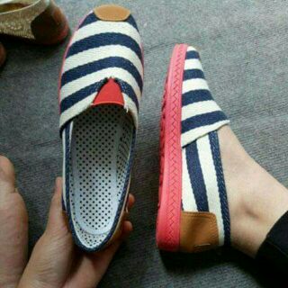 GIÀY SLIP ON KẺ SỌC