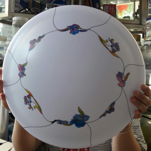 Đèn Mâm Tròn Ốp Trần Nổi Hình Bông Hoa Loa Kèn