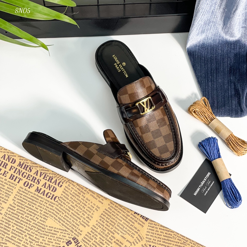 Sục nam cao cấp - Giày mules LV nam Da bò nguyên miếng, đế gỗ bọc da cùng quai kim loại cực kì sang trọng SN05