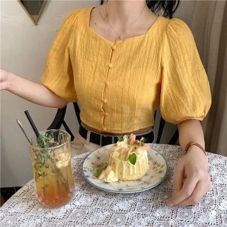 Áo kiểu có cúc