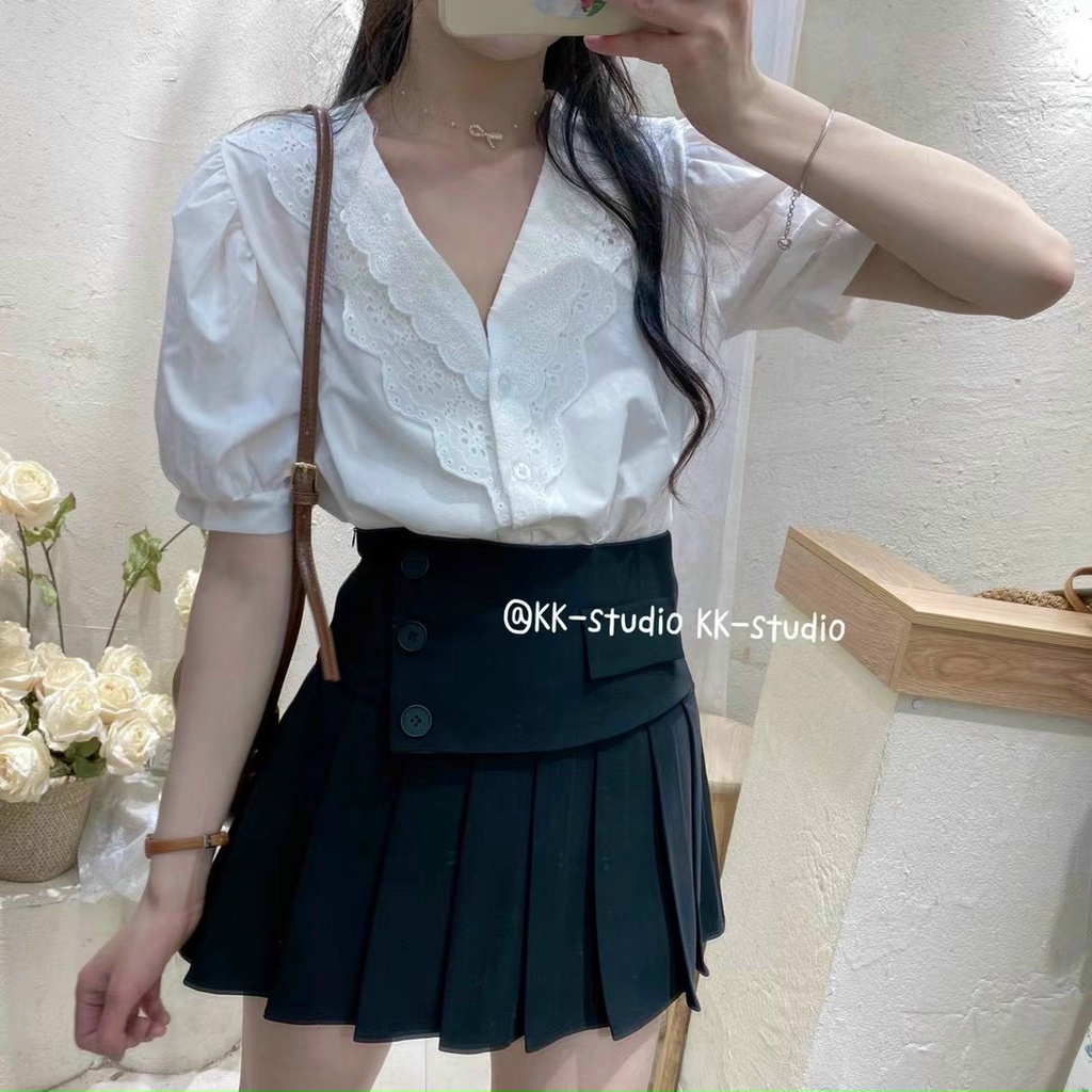 Áo sơ mi cộc tay cách điệu cổ chữ V viền ren màu trắng tinh khôi xinh nữ tính phong cách hàn quốc MÃ OC02