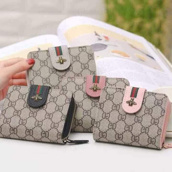 Ví cầm tay con ong nữ