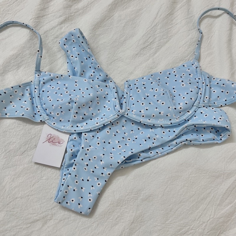 Bikini 2 mảnh hoạ tiết nhí có gọng
