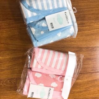 Set 2 tấm lót chống thấm xuất Nhật 50*70