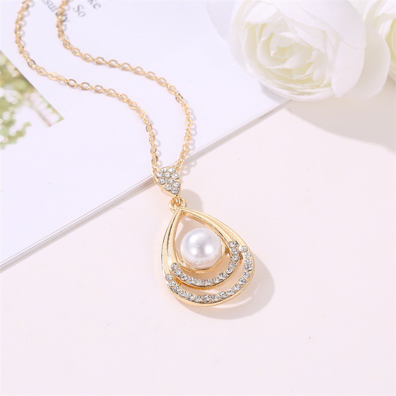 Bộ dây chuyền + bông tai đính hạt ngọc trai kiểu dáng sành điệu