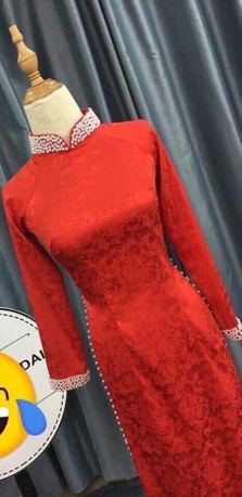 Áo dài gấm trơn kết ngọc cổ kèm quần