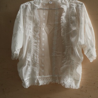 Áo khoác kiểu thêu hoa nổi tua rua dễ thương