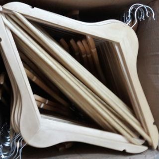 Móc  gỗ  thanh ngang 10cái  82k( 8.200đồng /cái)