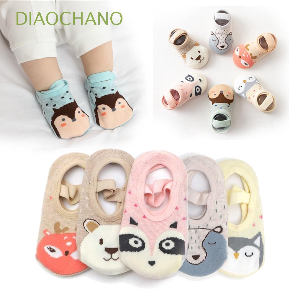 Tất cotton mềm mại chống trượt cho bé