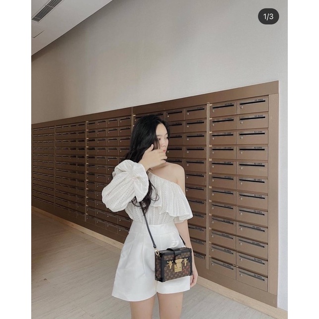 SET ÁO TRẮNG REN HOA LỆCH VAI+SHORT