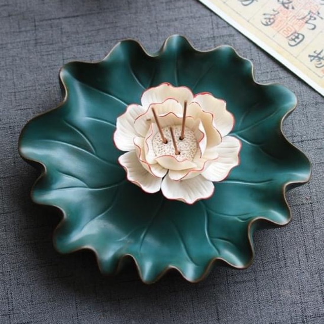 Đế nhang đốt trầm hương hình hoa sen mang lại cảm giác thư giãn- trang trí và trưng bày, quà tặng, chất liệu men sứ